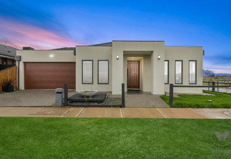 2 Clover Drive Rockbank VIC 3335 2 Clover Drive Rockbank VIC 3335