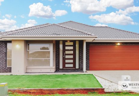 4 Maruns Place Strathtulloh VIC 3338