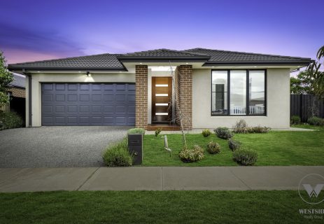 32 Parrot Drive Weir Views VIC 3338