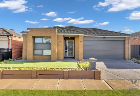 35 Brockwell Crescent Manor Lakes VIC 3024