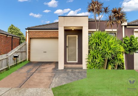 2/30 Harrow Place Truganina VIC 3029